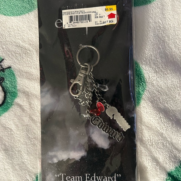 New Moon/Eclipse Keychains and Necklace Set - Picture 2 of 5